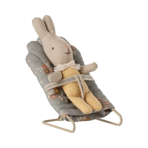 lezaczek-vintage-zlamany-blekit-babysitter-my-akcesoria-dla-myszek-i-kroliczkow-maileg (1).webp