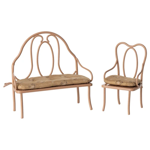 duze-krzeslo-dla-myszek-vintage-z-poducha-16-cm-rozmiar-mini-pudrowy-roz-maileg (1).webp