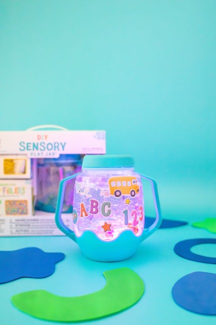 glo-pals-abc-zestaw-sensoryczny-diy-swiecacy-sloik-850065381114-8.jpg