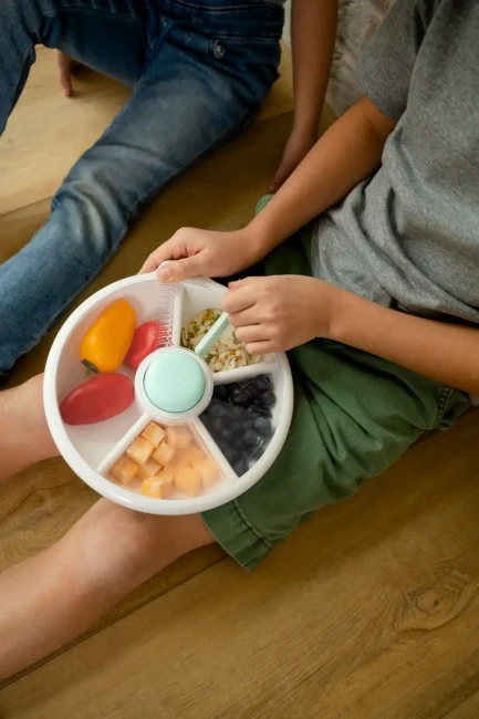 gobe-duzy-pojemnik-na-przekaski-large-snack-spinner-macaron-blue-850025083461-3.webp
