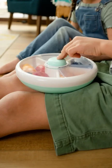 gobe-duzy-pojemnik-na-przekaski-large-snack-spinner-macaron-blue-850025083461-2.webp