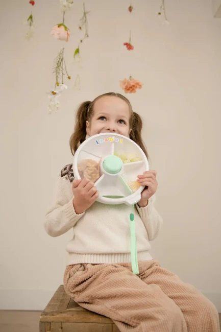 gobe-duzy-pojemnik-na-przekaski-large-snack-spinner-mint-green-850025083454-5.webp