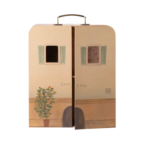 maileg-suitcasa-domek-walizka-dla-myszek-2-lozka-posciel-5707304149019-5.webp