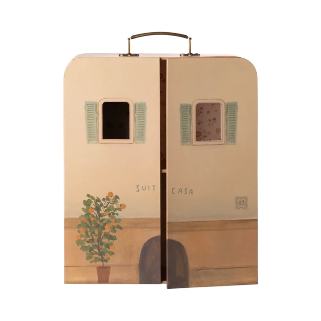 maileg-suitcasa-domek-walizka-dla-myszek-2-lozka-posciel-5707304149019-5.webp