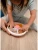 gobe-duzy-pojemnik-na-przekaski-large-snack-spinner-Coral Pink-850025083430-1.webp