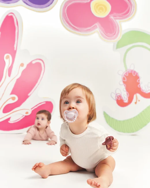 luu-kids-smoczek-pozycjonujacy-blueberry-shake-1.webp