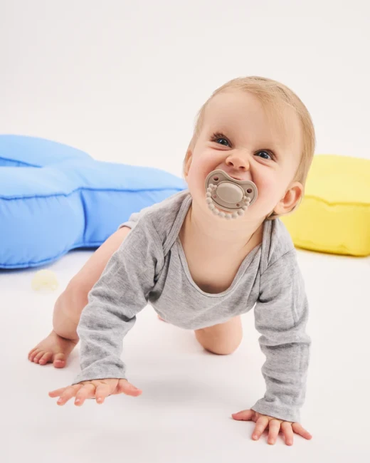 luu-kids-smoczek-pozycjonujacy-creamy-lemon-1.webp