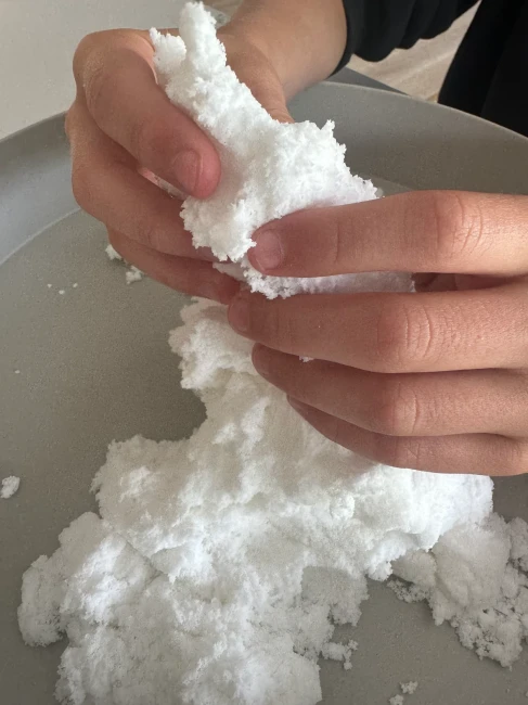 jellystone-sensory-snow-miekka-masa-sensoryczna-dla-dzieci-3plus-9343900003650-3.webp