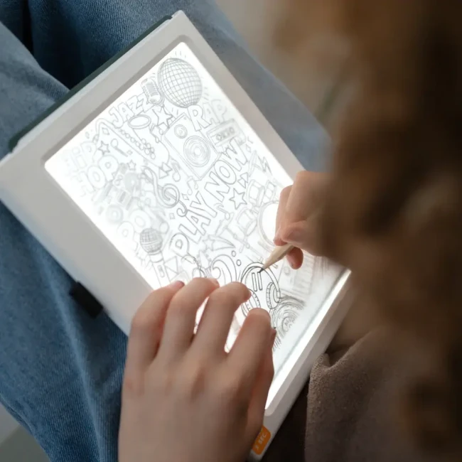 Tablet-graficzny-z-szablonami-do-rysowania-KIDYDRAW-PAD-Meli-Melo-Kidywolf-1.webp