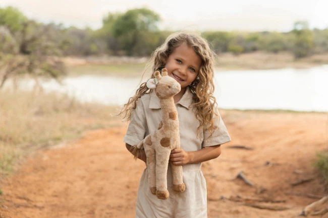 little-dutch-przytulanka-zyrafa-42-cm-safari-friends-0plus-8713291883543-5.jpg