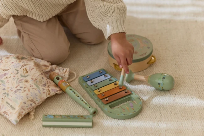 little-dutch-zestaw-drewnianych-instrumentow-zielony-safari-friends-3plus-8713291774735-4.jpg
