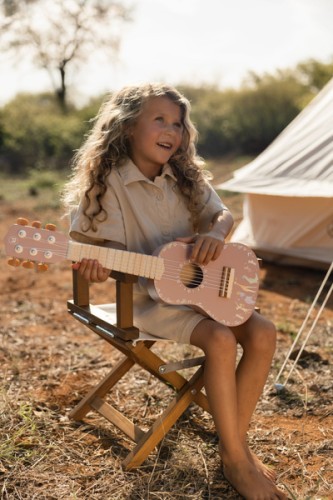 little-dutch-drewniana-gitara-rozowa-safari-friends-3plus-8713291774711-9.jpg