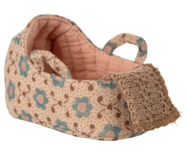 maileg-gondola-carry-cot-dla-myszki-baby-mouse-rose-3plus-5707304147817-3.webp