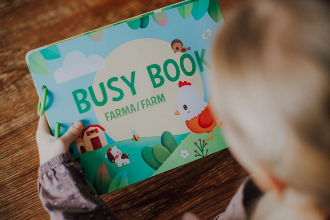 janod-ksiazeczka-z-zadaniami-busy-book-farma-3plus-wersja-polska-3700217333393-2.jpg
