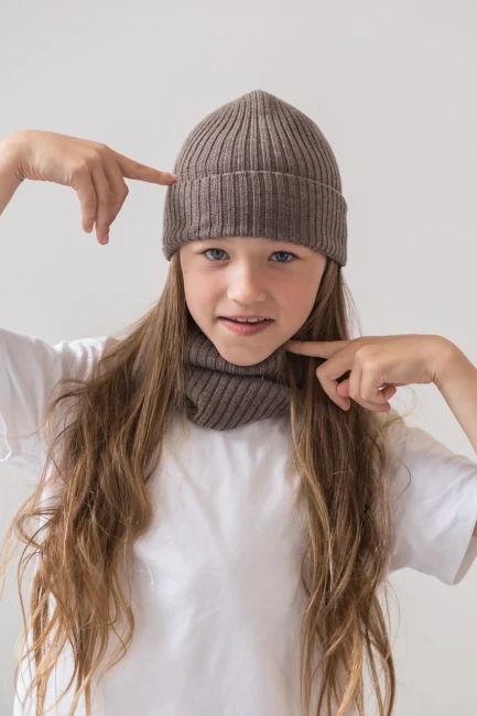 merinowca-czapka-i-komin-z-welny-merino-brazowy-1-5-lat-4.webp