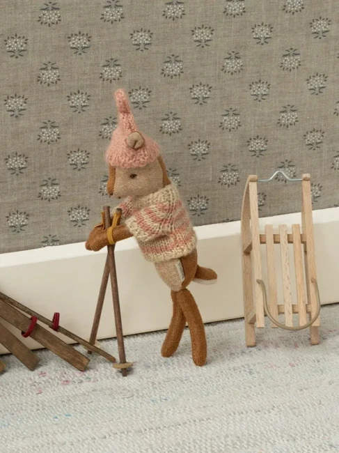 maileg-drewniane-sanki-dla-myszki-sledge-mouse-christmas-3plus-5707304136699-2.webp