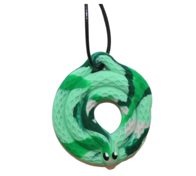 jellystone-lesny-waz-gryzak-terapeutyczny-antystresowy-naszyjnik-3plus-9343900011938-4.png
