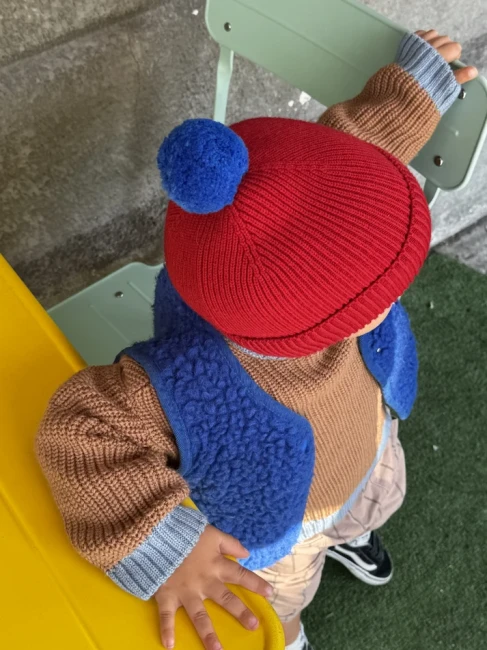 happymess-czapka-beanie-merino-cherry-pop-2.webp