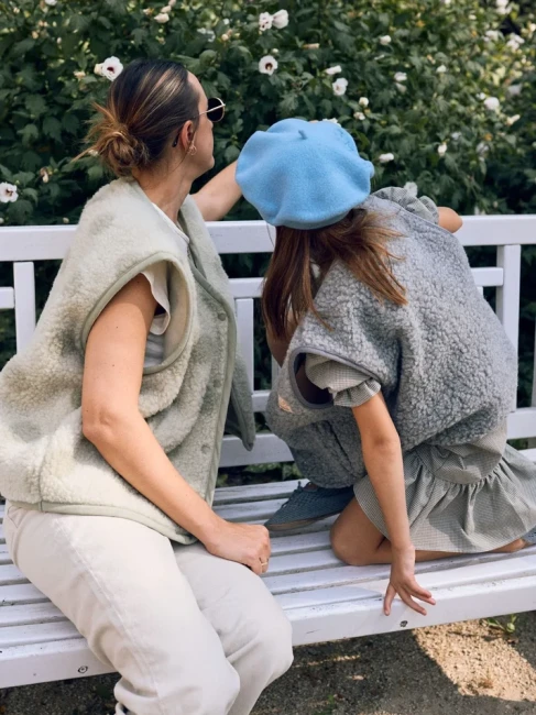 happymess-kamizelka-merino-dziecieca-stone-grey-3.webp